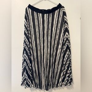 Ann Taylor Black and White Patterned Skirt